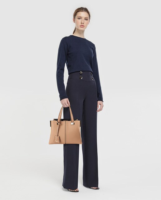 Mala tote média camel com ferragens douradas
