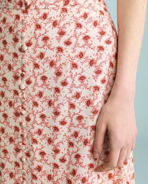 Falda midi con botones