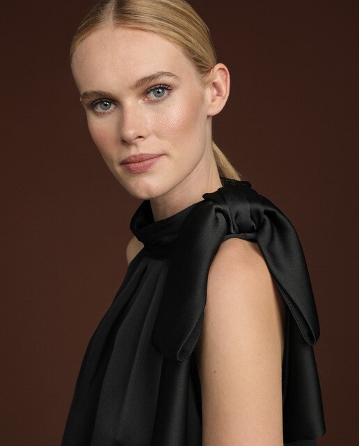 Top halter de mujer con lazada en el cuello