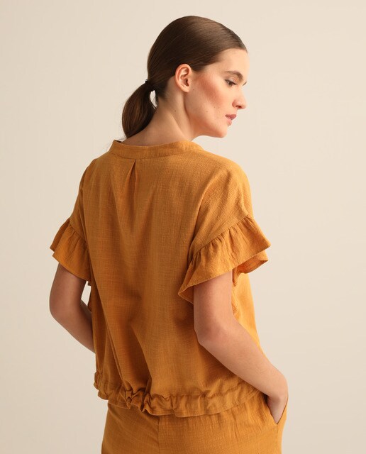 Blusa de lino de mujer con volantes