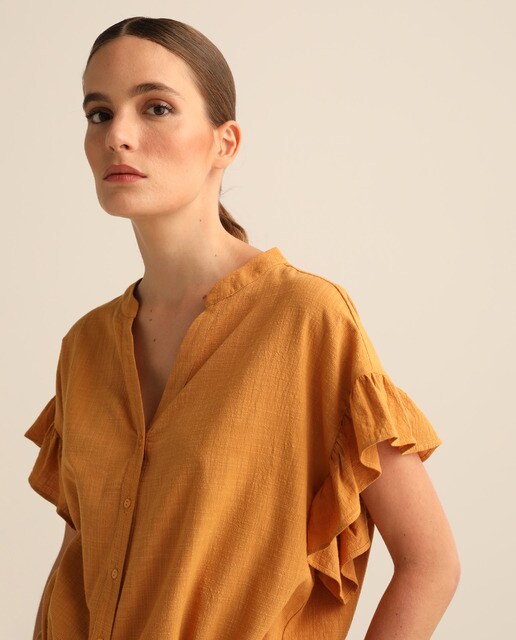 Blusa de lino de mujer con volantes