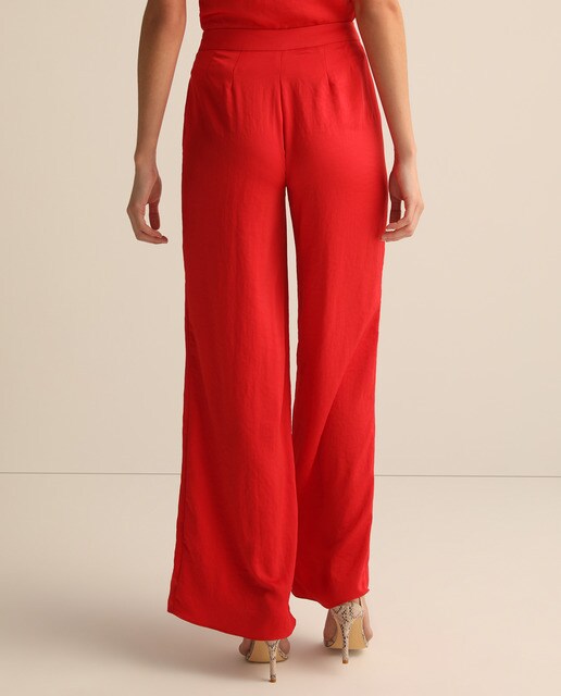 Pantalón recto fluido en rojo