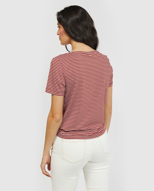 Camiseta de mujer de manga corta con detalle de nudo