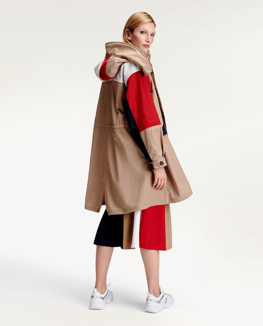 Parka fina tricolor e com capuz