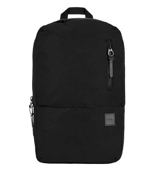 Mochila preta com fecho de correr
