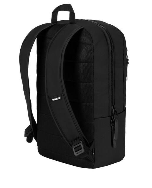 Mochila preta com fecho de correr