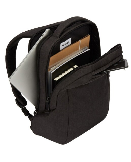 Mochila de homem Incase cinzenta com fecho de correr