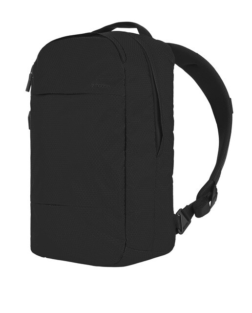 Mochila preta com fecho de correr
