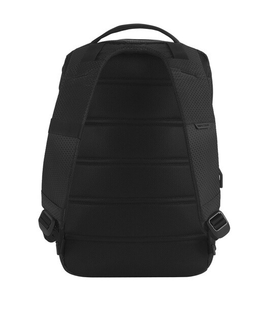 Mochila preta com fecho de correr