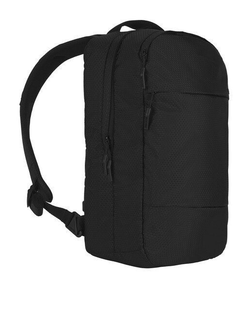 Mochila preta com fecho de correr