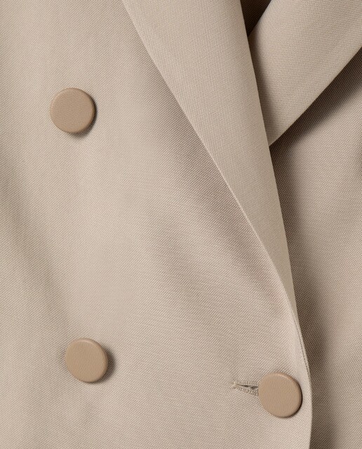 Chaleco beige de mujer con doble botón