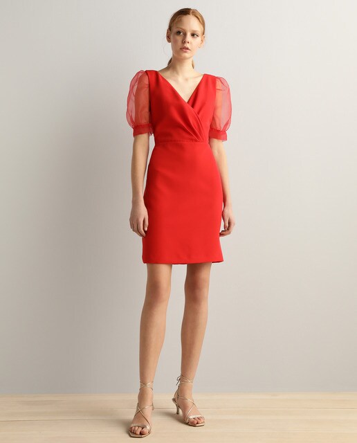 Vestido corto con mangas de tul