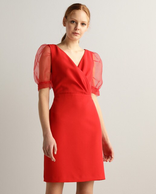 Vestido corto con mangas de tul