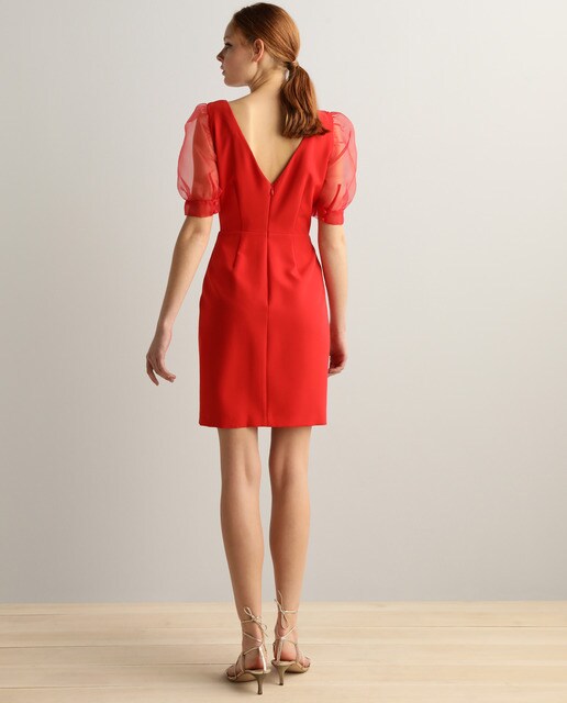 Vestido corto con mangas de tul