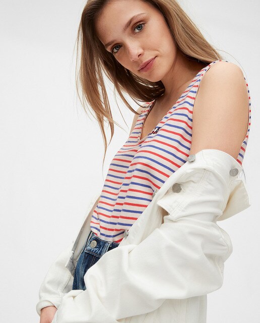 Camiseta de mujer de rayas con logo