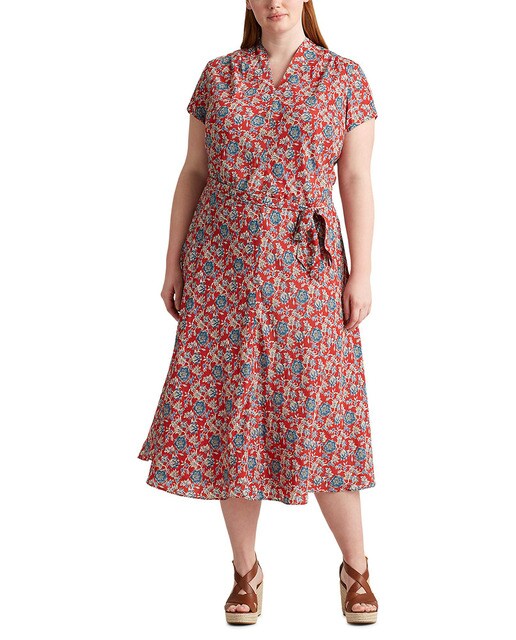 Vestido tamanhos grandes estampado com manga curta