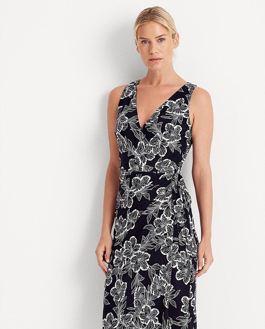 Vestido curto sem mangas