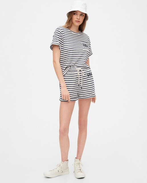Camiseta de mujer de rayas con logo
