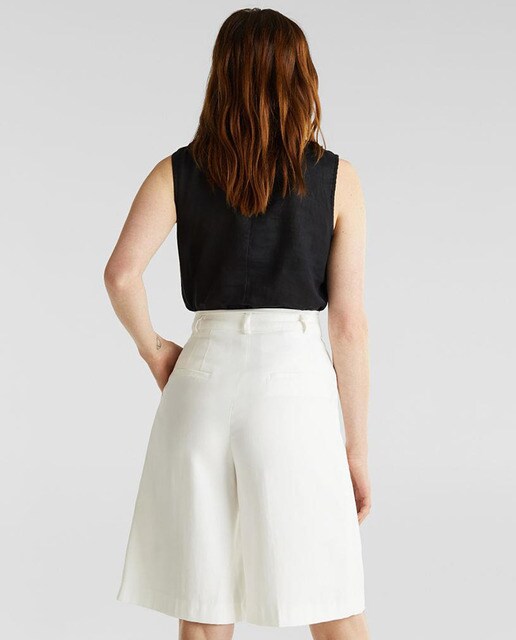 Bermuda de mujer monocolor con pinzas