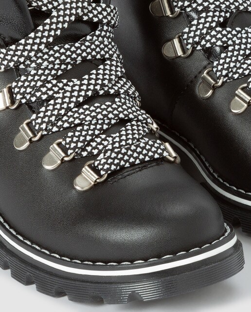 Botas de niña Pablosky de color negro con collarín de pelo