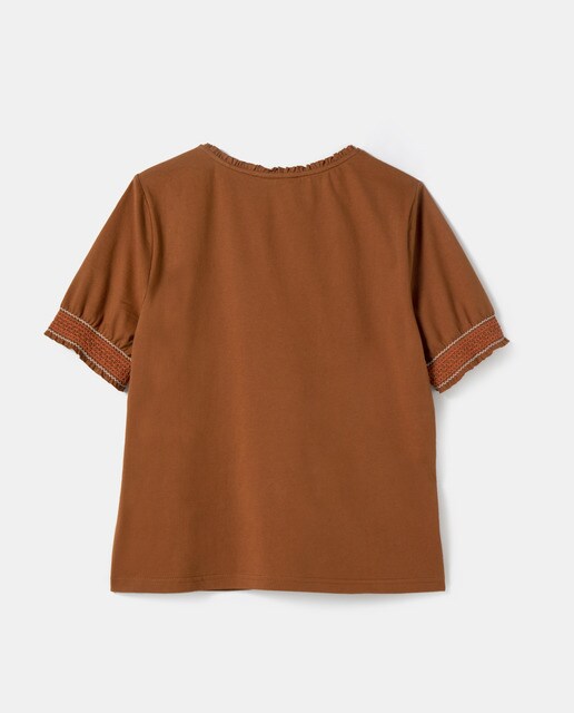 Camiseta de mujer con volantes y nido de abeja