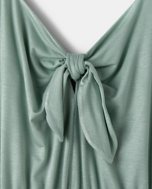 Vestido de alças com pormenor de nó