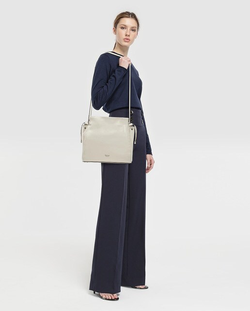 Mala de ombro cru com bolsos interiores