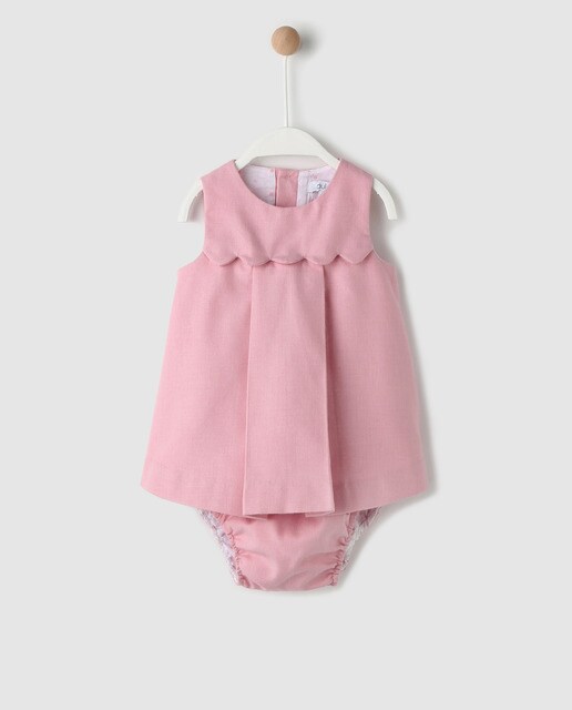 Vestido rosa de bebé com ondas