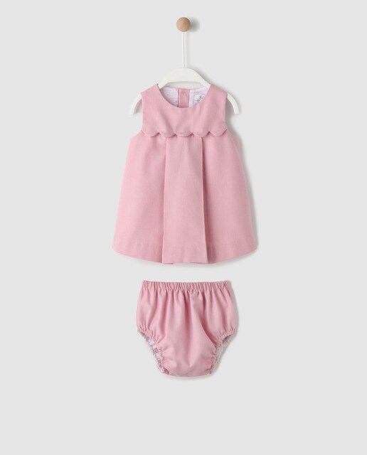 Vestido rosa de bebé com ondas
