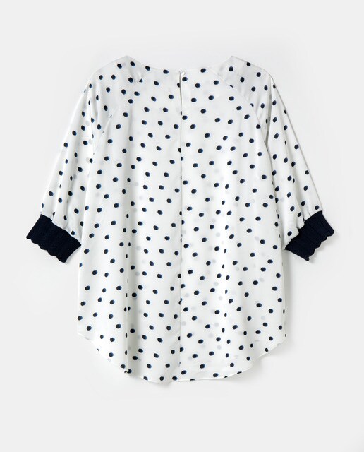 Blusa tamanhos grande com manga 3/4 e decote à barco