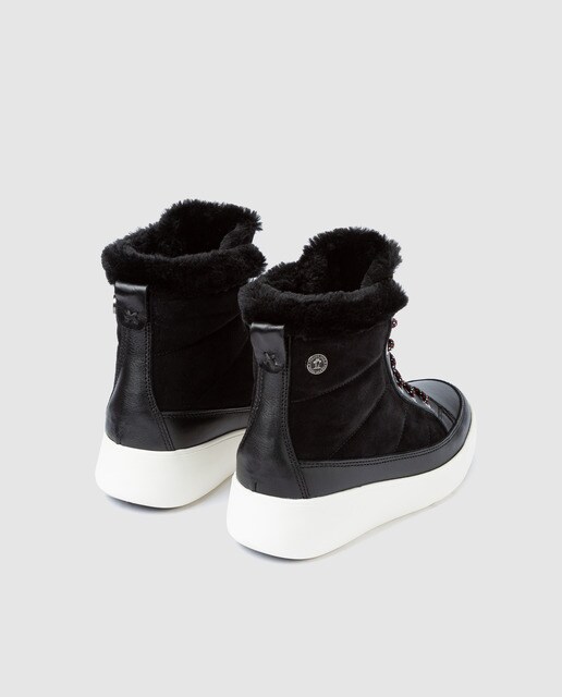 Botas em pele e camurça pretas