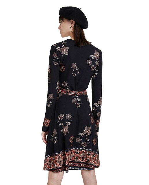 Vestido com decote em bico cruzado e estampado floral boho