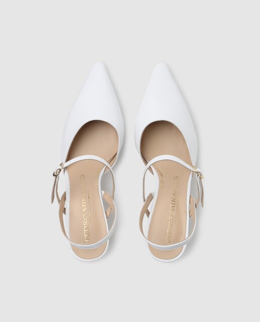 Zapatos de salón de mujer Pedro Miralles destalonados de color blanco