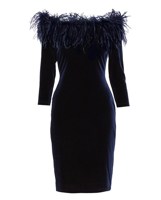 Vestido com debrum de penas