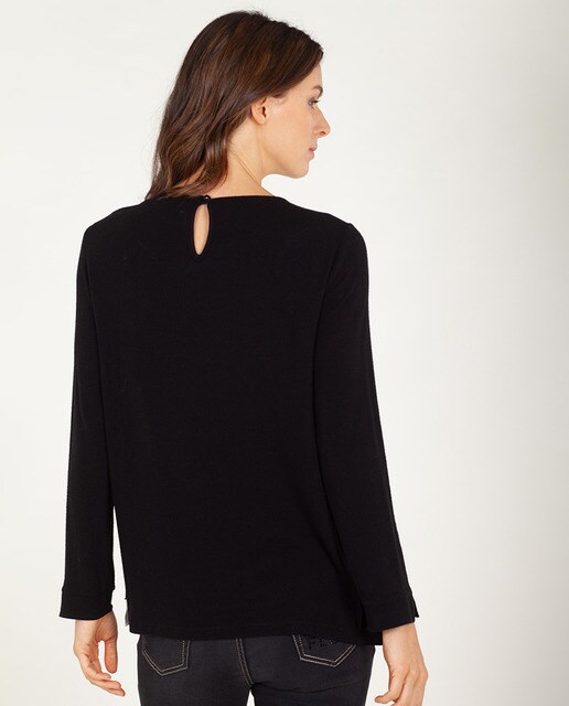 Blusa combinada às cores