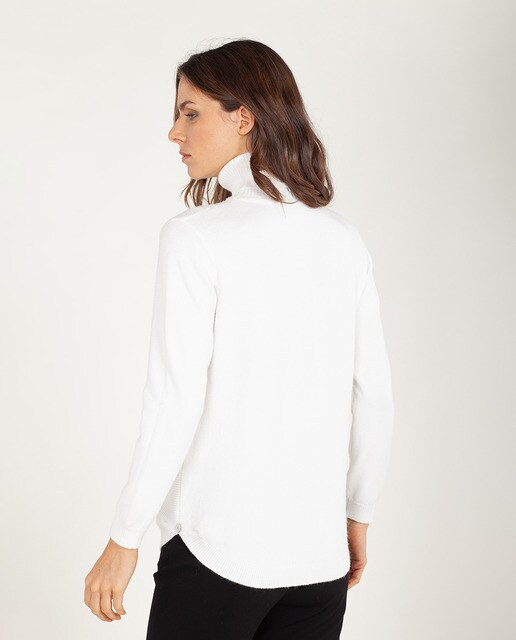 Camisola de malha com gola alta e apliques à frente