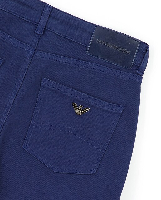 Jeans J18 de cintura subida e perna slim