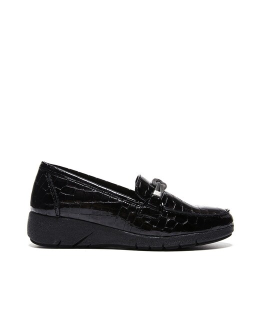 Mocassins pretos com adorno de nó