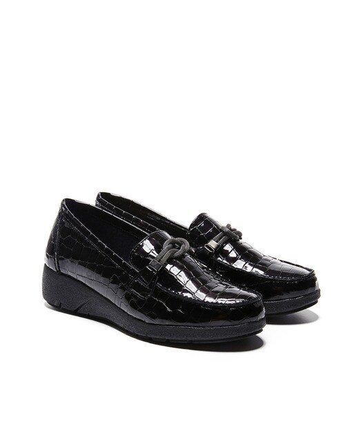 Mocassins pretos com adorno de nó