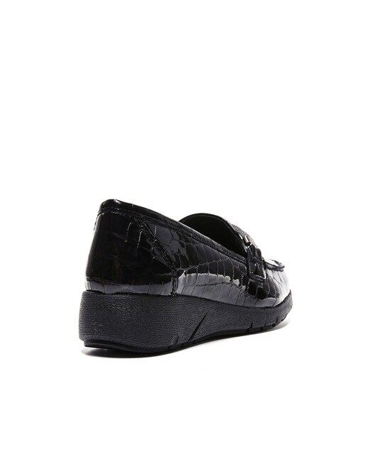 Mocassins pretos com adorno de nó