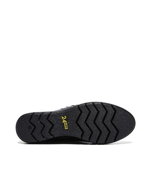 Botins pretos com gravura de casca de coco