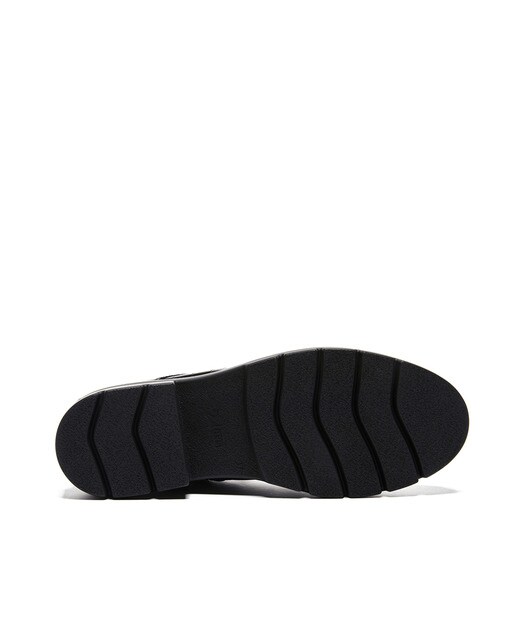 Botins em verniz pretos com fecho-éclair central