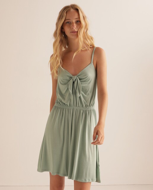 Vestido de alças com pormenor de nó