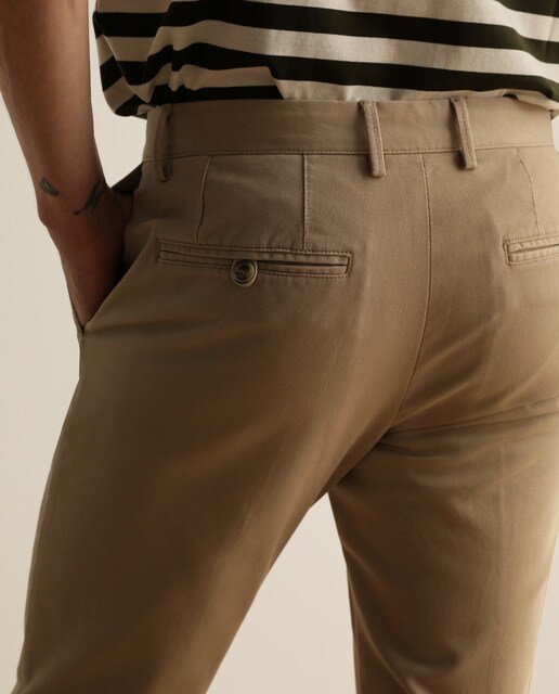 Calças chino de homem slim bege