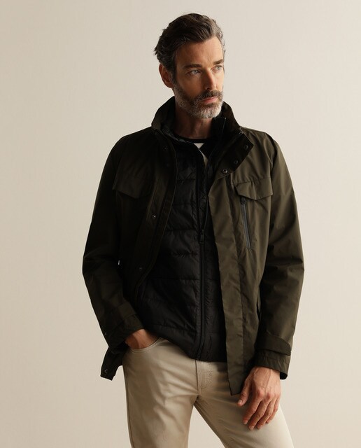 Parka de hombre verde con cuatro bolsillos