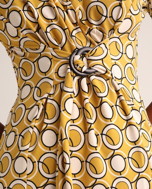 Vestido estampado com fivela