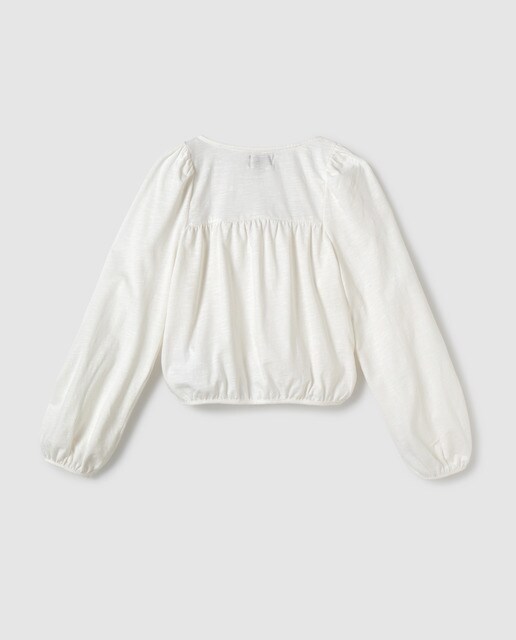 T-shirt branca com decote quadrado
