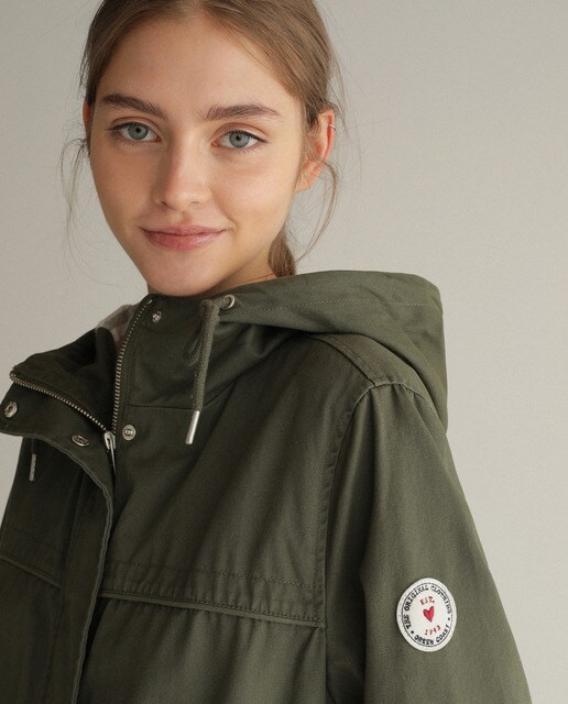 Parka de mulher com capuz e cordão na cintura