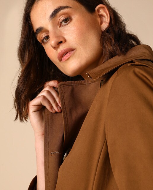 Gabardina clásica de mujer en color liso