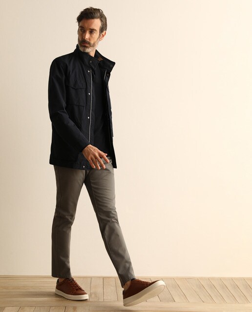Calças chino de homem de corte slim cinzentas